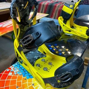 Large Burton Freestyle Snowboard Bindings (great for a second/rock board) 😎